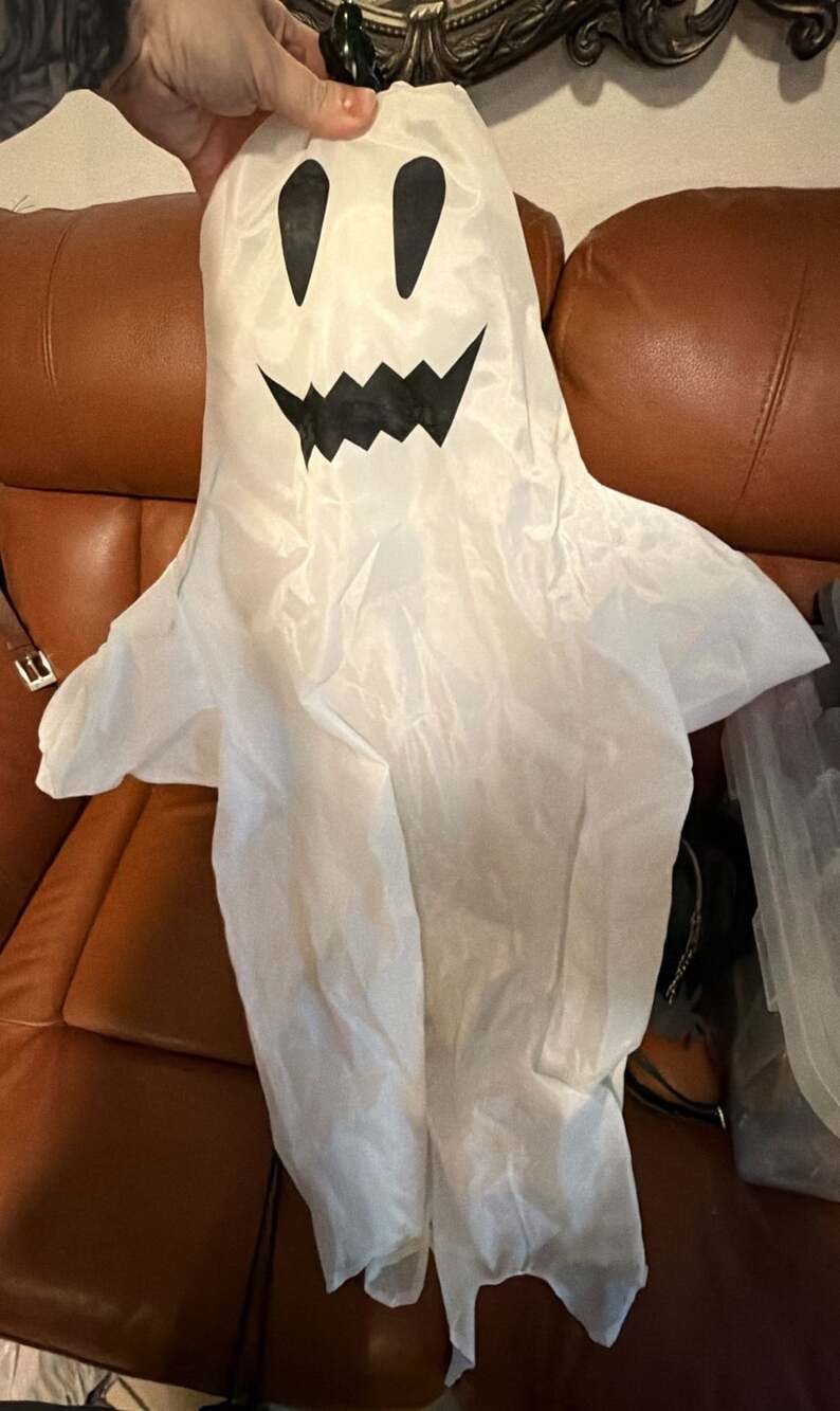 Totally Ghoul Scary Flying Ghost 3 Feet Tall Halloween Prop